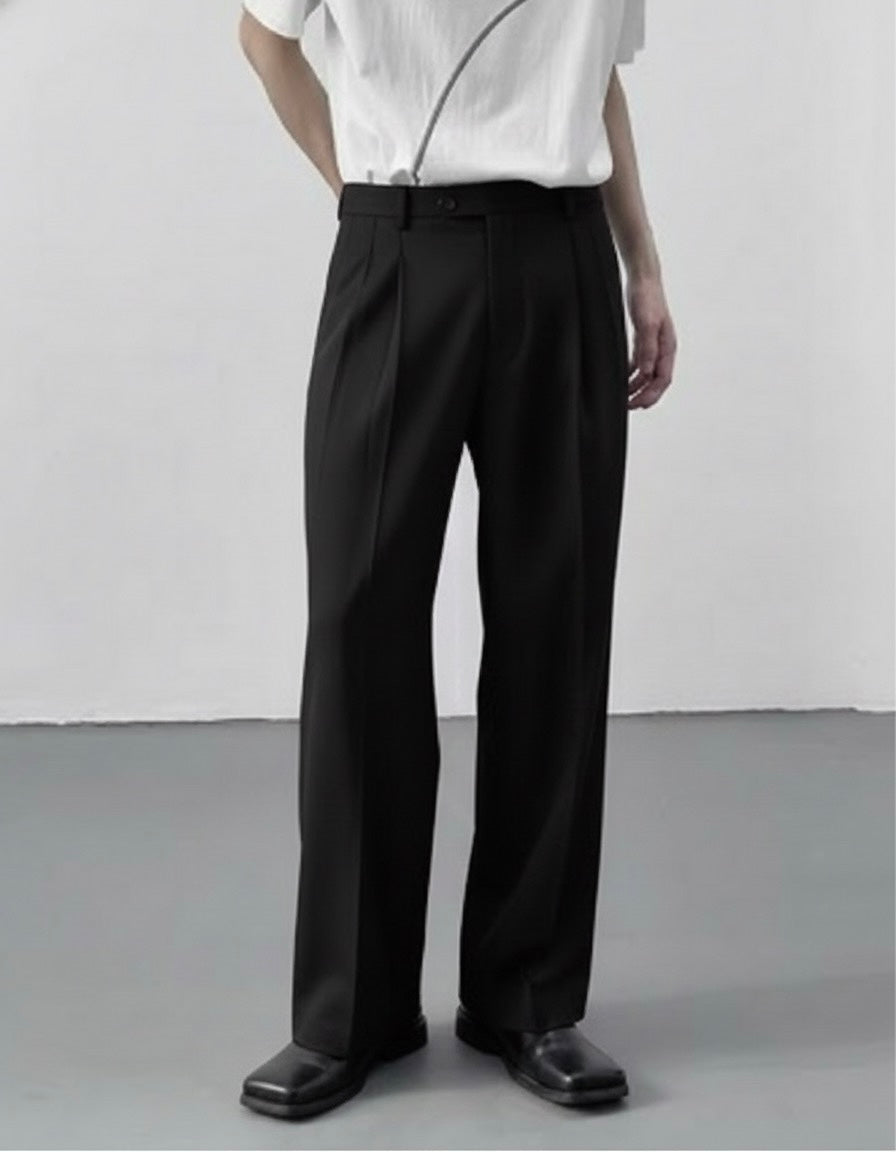NOIRÉ PLEAT TROUSER